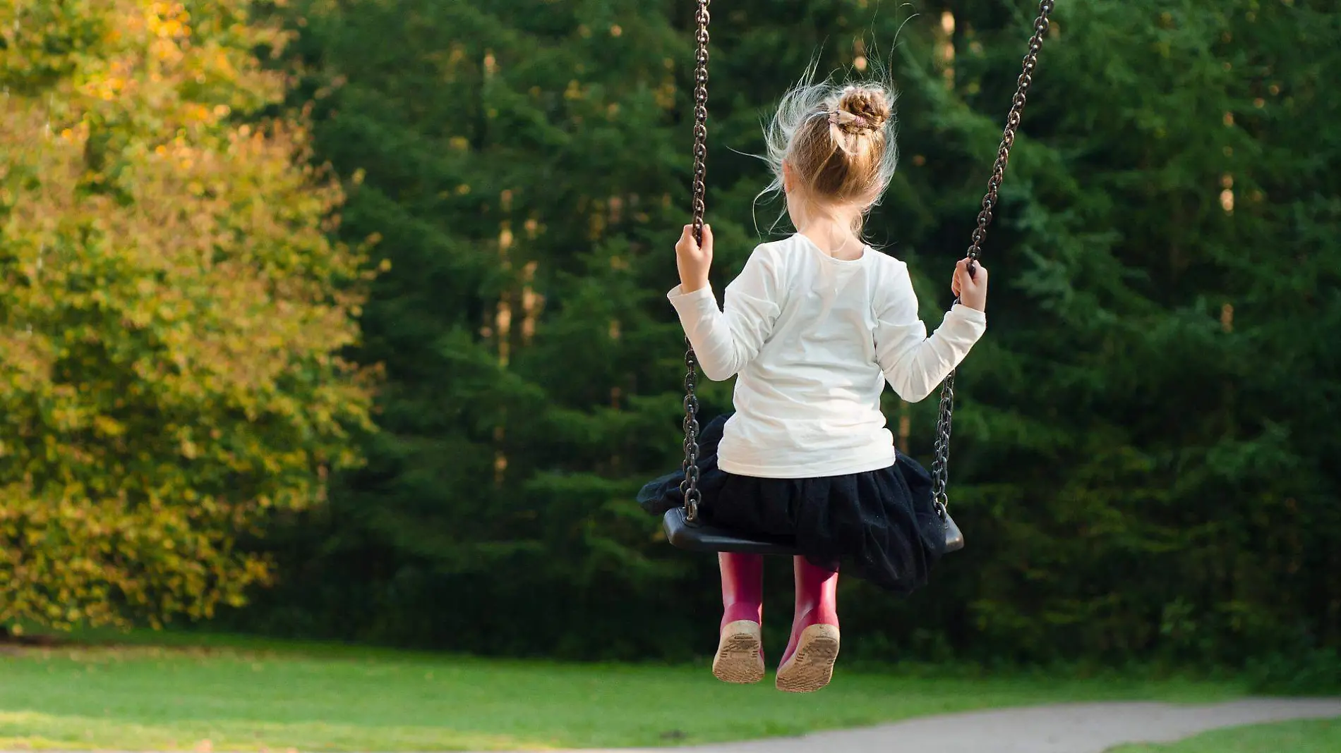 Niña jugando